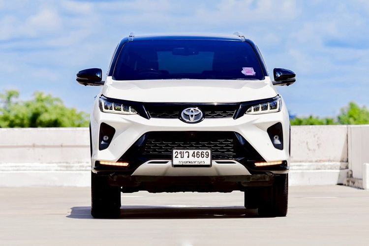 Toyota Fortuner 2022 2.4 Leader V 4WD Utility-car ดีเซล ไม่ติดแก๊ส เกียร์อัตโนมัติ ขาว