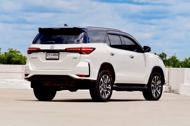 Toyota Fortuner 2022 2.4 Leader V 4WD Utility-car ดีเซล ไม่ติดแก๊ส เกียร์อัตโนมัติ ขาว รูปที่ 4