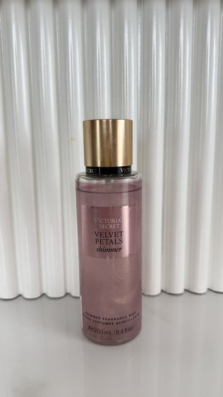 Victoria’s Secret Velvet Petals Shimmer Fragrance Mist (250 ml)