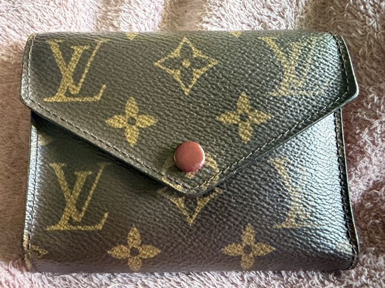 LV Victorine Wallet แท้ ปี20 เคนวาสสวยชัด อะไหล่ทองทุกจุด ยาแนวร้านจี๊ดๆบางจุด น้องมาตัวป่าวนะคะ