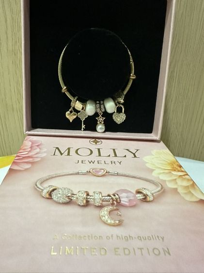 อื่นๆ สร้อยข้อมือ สีทอง molly ของแท้ มือหนึ่ง