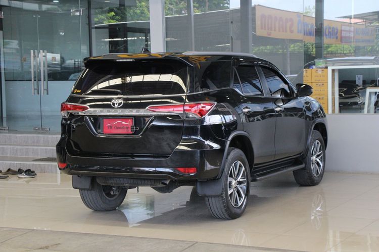 Toyota Fortuner 2018 2.4 V Utility-car ดีเซล ไม่ติดแก๊ส เกียร์อัตโนมัติ ดำ รูปที่ 2