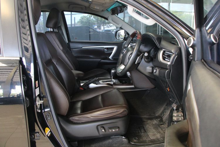 Toyota Fortuner 2018 2.4 V Utility-car ดีเซล ไม่ติดแก๊ส เกียร์อัตโนมัติ ดำ รูปที่ 3