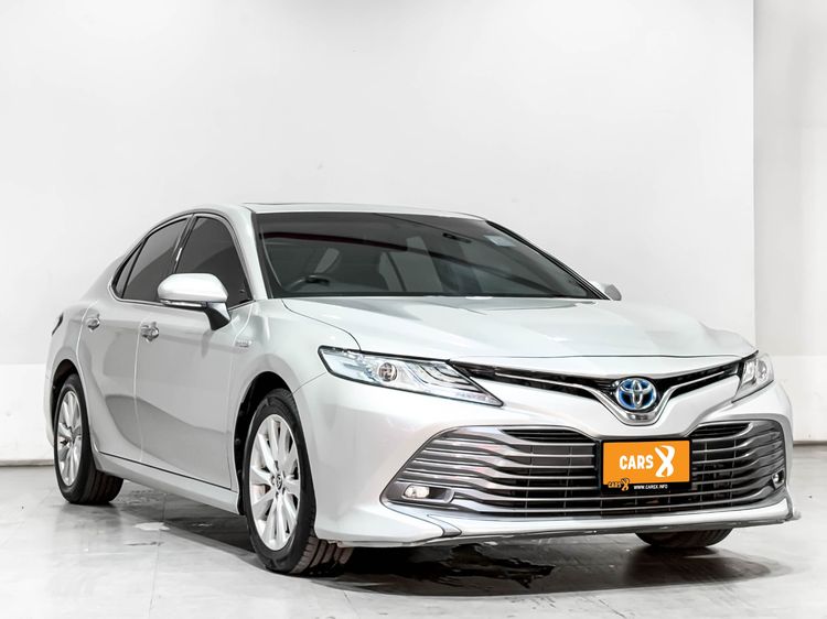 รถ Toyota Camry 2.5 Hybrid สี บรอนซ์เงิน