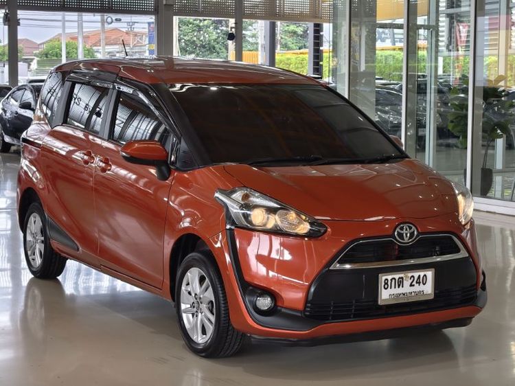 รถ Toyota Sienta 1.5 G สี ส้ม