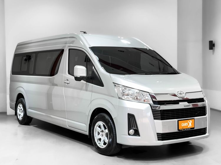 รถ Toyota Commuter 2.8 สี บรอนซ์เงิน