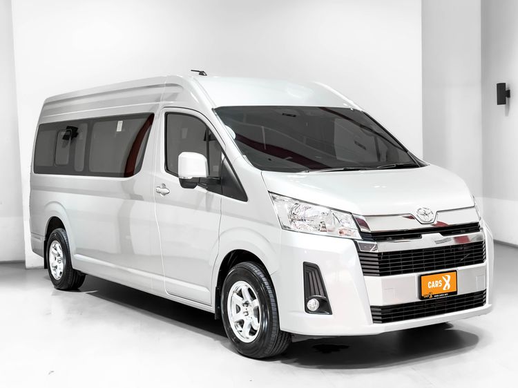 รถ Toyota Commuter 2.8 สี บรอนซ์เงิน