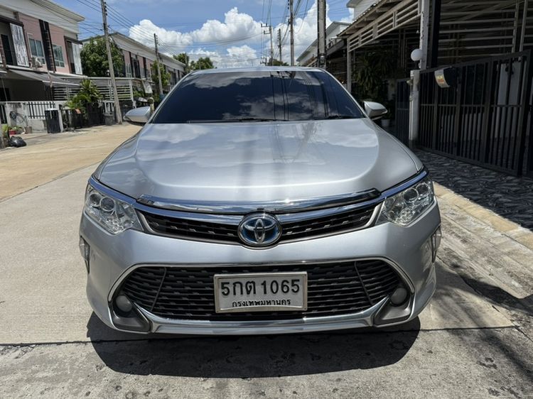 รถ Toyota Camry 2.5 Hybrid สี บรอนซ์เงิน