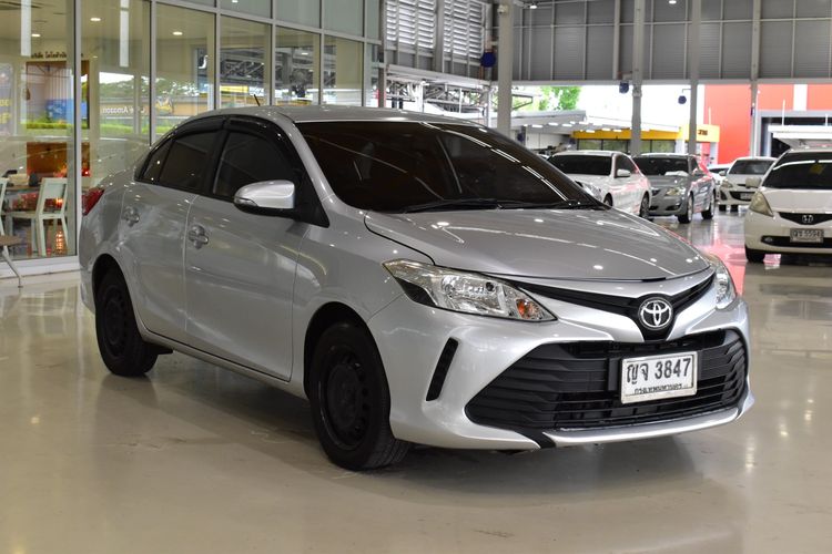 รถ Toyota Vios 1.5 J สี บรอนซ์เงิน