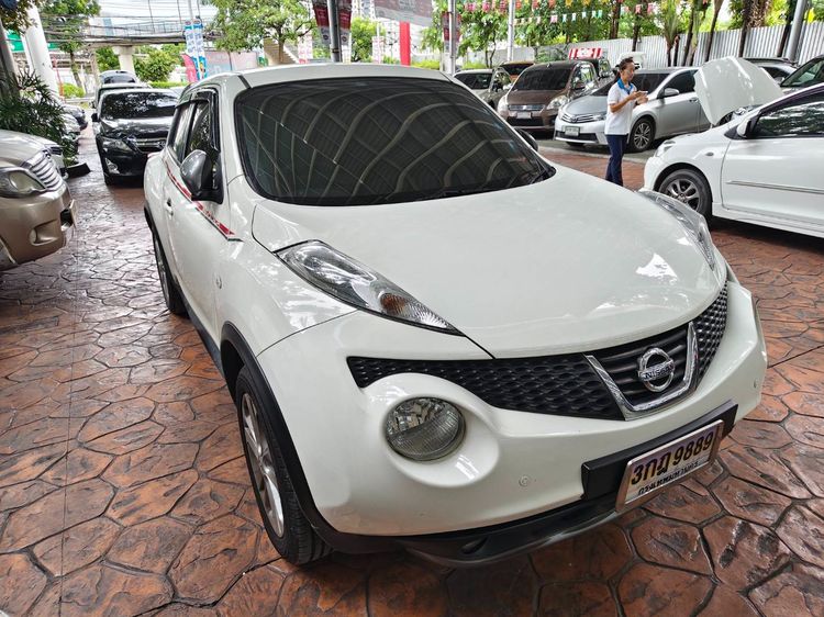 รถ Nissan Juke 1.6 V สี ขาว