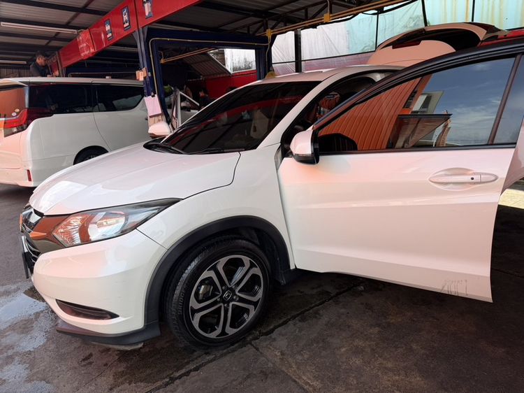 รถ Honda HR-V 1.8 EL สี ขาว