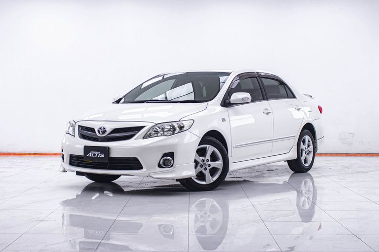 รถ Toyota Altis 2.0 G สี ขาว