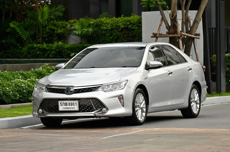 รถ Toyota Camry 2.5 HV Premium สี เทา
