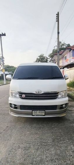 รถ Toyota Ventury 2.7 V สี ขาว
