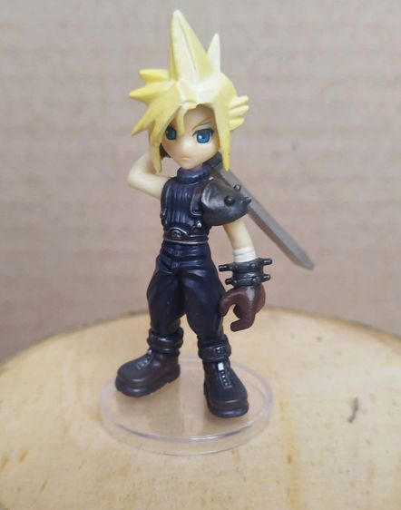 ฟิกเกอร์ Cloud Strife จากชุด Final Fantasy Trading Arts Mini Vol. 1 โดย Square Enix.มือสอง