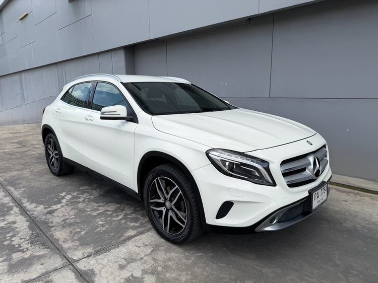 รถ Mercedes-Benz GLA-Class GLA200 สี ขาว