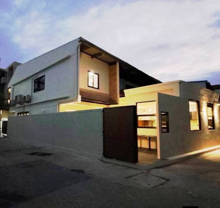 ตกแต่งครบ Newly Renovated Townhouse/Home office/Cafe for Rent – Ekamai 22 / Pridi 41, pet friendly ทาวน์เฮาส์/โฮมออฟฟิศ/คาเฟ่ รีโนเวทใหม่ให้เช่า เอกมัย 22