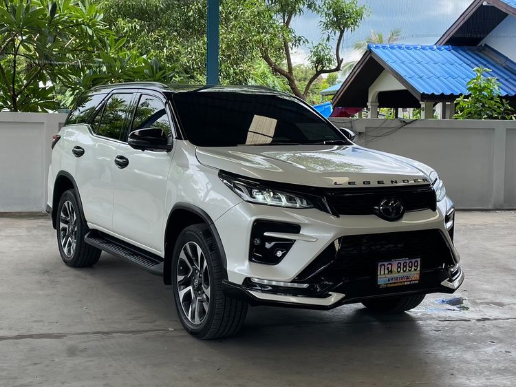 Toyota Fortuner 2021 2.8 Legender Black Top 4WD Utility-car ดีเซล ไม่ติดแก๊ส เกียร์อัตโนมัติ ขาว รูปที่ 3