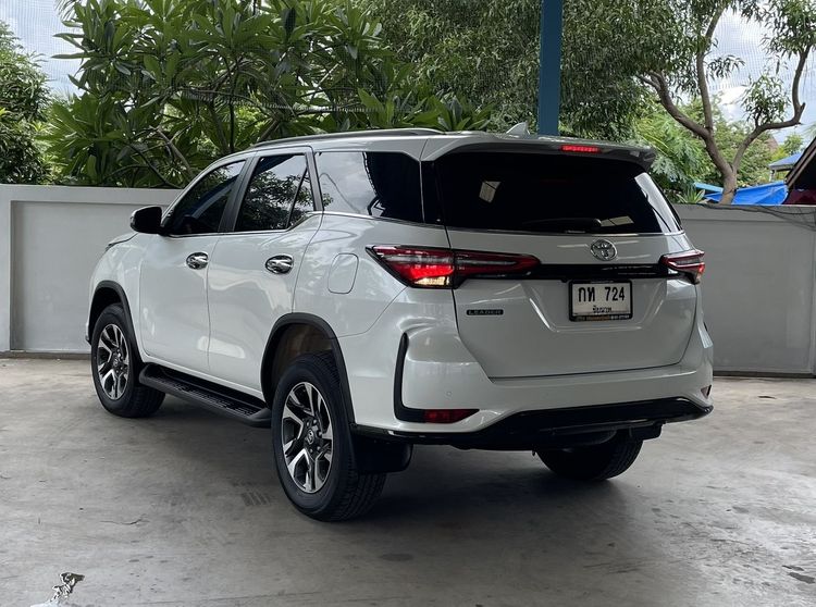 Toyota Fortuner 2025 2.4 Leader V Utility-car ดีเซล ไม่ติดแก๊ส เกียร์อัตโนมัติ ขาว รูปที่ 4