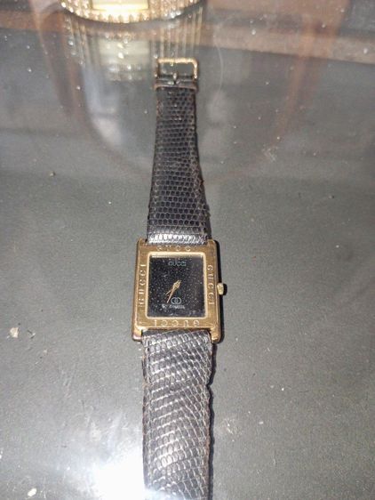 ทอง Gucci Vintageแท้100% รุ่น 4000M นาฬิกาข้อมือ นาฬิกา ขายตามสภาพ ตัวเรือนทั้งหมดของเดิม แต่เครื่องไม่เดิน