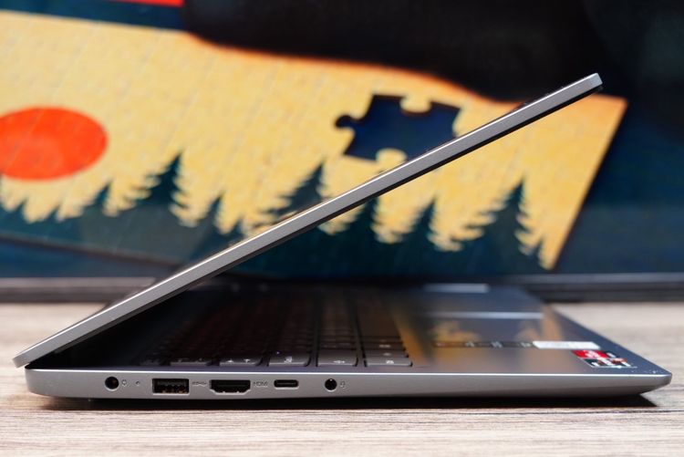 Lenovo IdeaPad Slim 3 Ryzen 3-7320U Ram8 SSD512GB จอ15.6 FHD IPS สเปคดีทำงานเก่ง จอใหญ่มีแป้นตัวเลขแยก ดีไซน์บางเบา ขายเพียง 10,900.-เท่านั้ รูปที่ 6