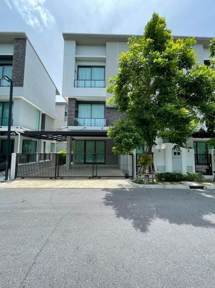 มีบางส่วน ขาย ให้เช่า บ้าน 3 ชั้น โครงการ บ้านกลางเมือง คลาสเซ่ เอกมัย-รามอินทรา Baan Klang Muang Classe Ekkamai-Ramintra ถนนสุคนธสวัสดิ์ 19 ซอยนกสกุล