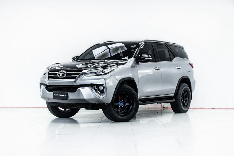รถ Toyota Fortuner 2.4 V สี เทา