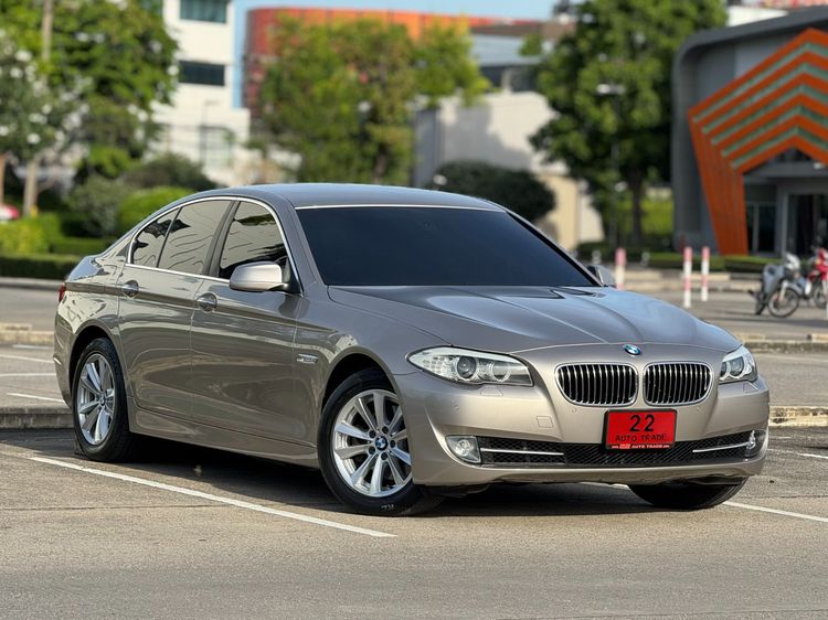 รถ BMW Series 5 520i สี เทา