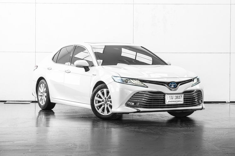 Toyota Camry 2020 2.5 HV Premium Sedan ไฮบริด เกียร์อัตโนมัติ ขาว รูปที่ 2