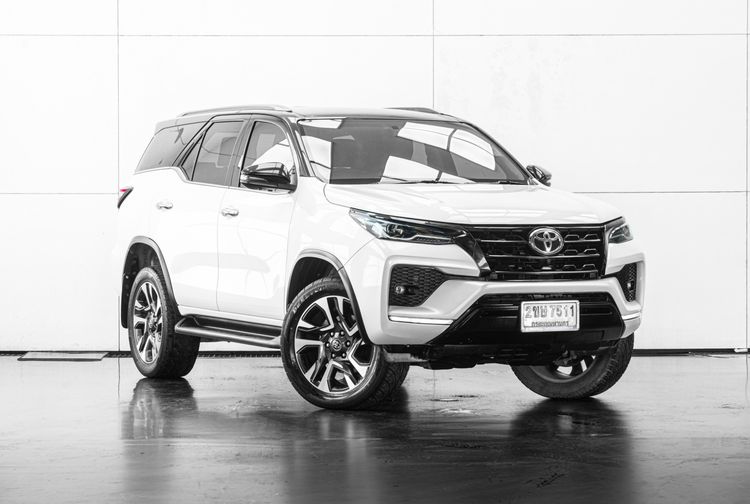Toyota Fortuner 2022 2.4 Commander Utility-car ดีเซล เกียร์อัตโนมัติ ขาว รูปที่ 2