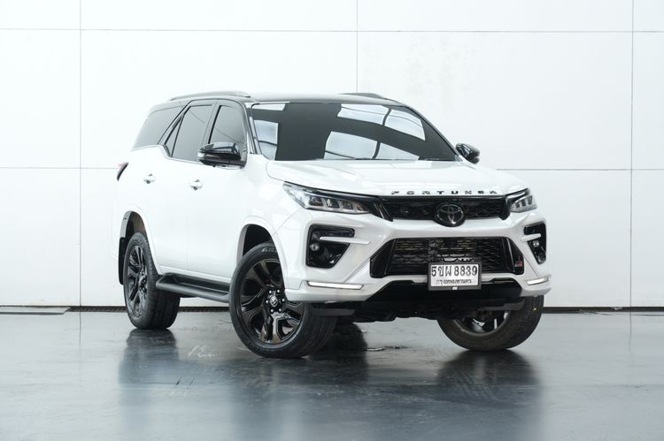 Toyota Fortuner 2023 2.8 GR Sport Black Top 4WD Utility-car ดีเซล เกียร์อัตโนมัติ ขาว รูปที่ 2