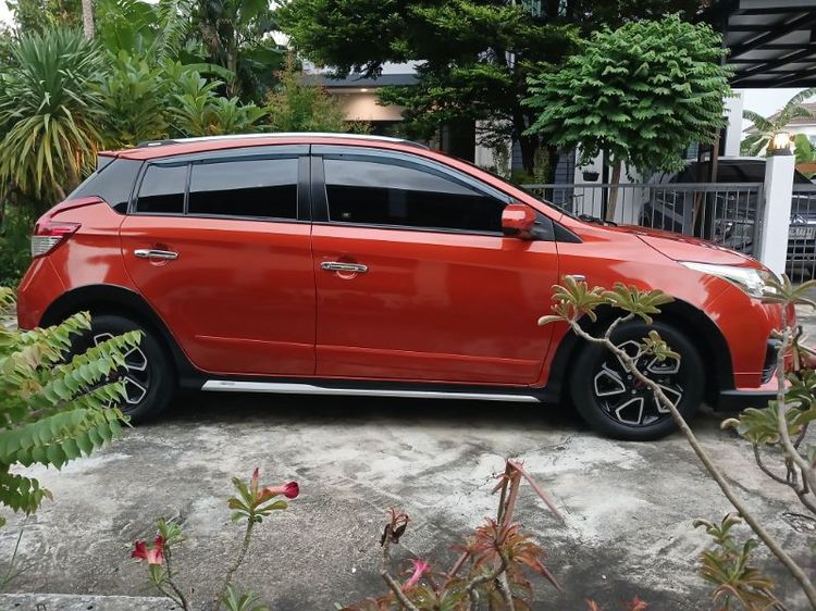 รถ Toyota Yaris 1.5 TRD Sportivo สี ส้ม