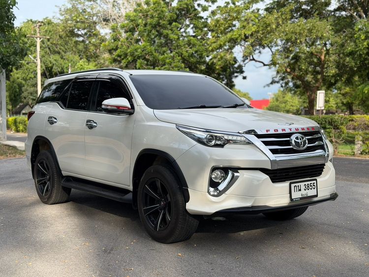 Toyota Fortuner 2017 2.4 V Utility-car ดีเซล ไม่ติดแก๊ส เกียร์อัตโนมัติ ขาว