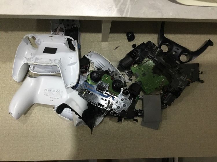 Pieces of PS5 Controler รูปที่ 2