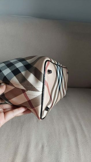กระเป๋าถือ Burberry ของแท้ รูปที่ 7