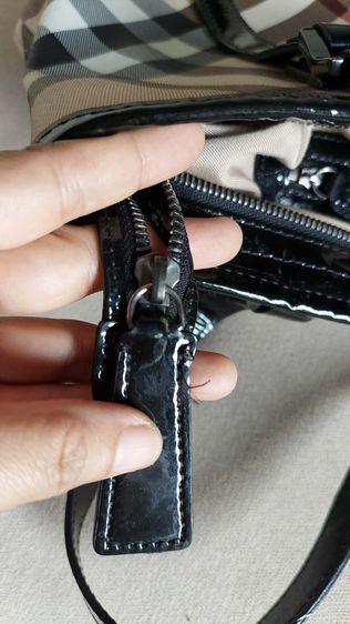 กระเป๋าถือ Burberry ของแท้ รูปที่ 16