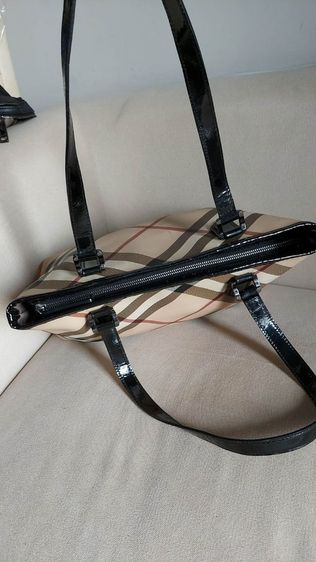กระเป๋าถือ Burberry ของแท้ รูปที่ 8