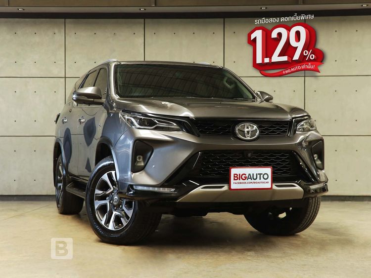 Toyota Fortuner 2023 2.4 Leader V 4WD Utility-car ดีเซล ไม่ติดแก๊ส เกียร์อัตโนมัติ เทา