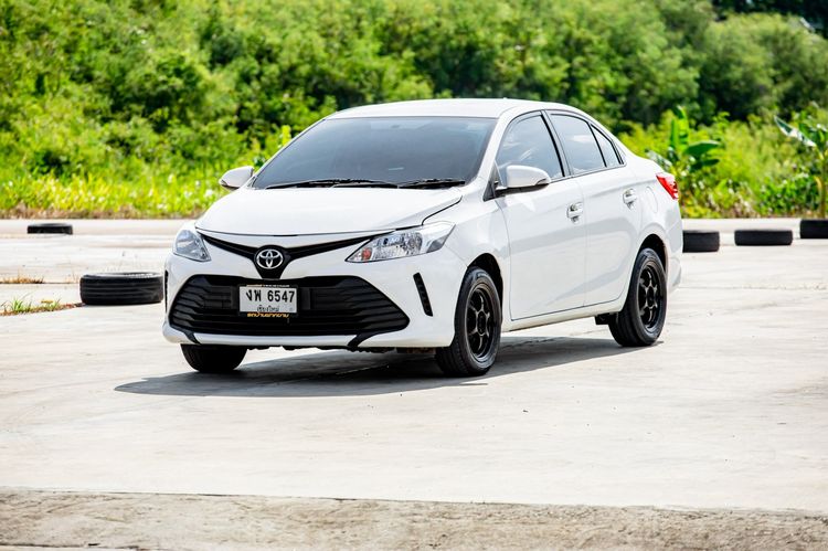 รถ Toyota Vios 1.5 E สี ขาว