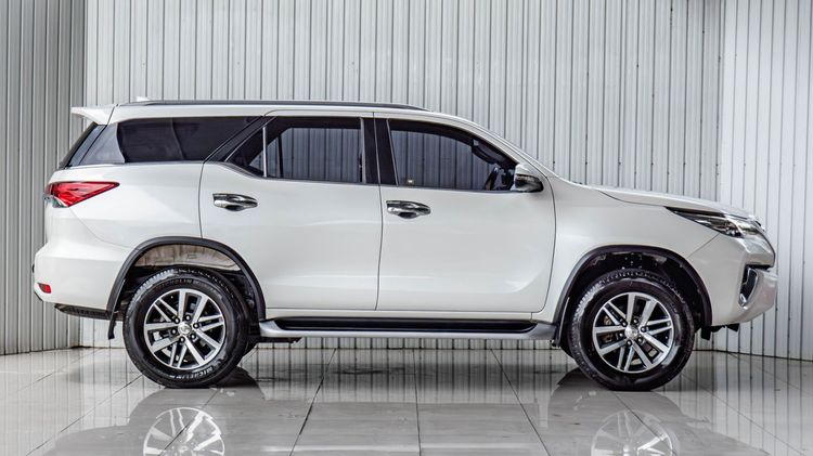 Toyota Fortuner 2019 2.4 V Utility-car ดีเซล ไม่ติดแก๊ส เกียร์อัตโนมัติ ขาว รูปที่ 3