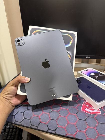 Apple 256 GB iPad Pro M4 256GB Wi-Fi สภาพ หล่อๆ เดิมๆ ใช้งานปกติสอบถามได้ครับ