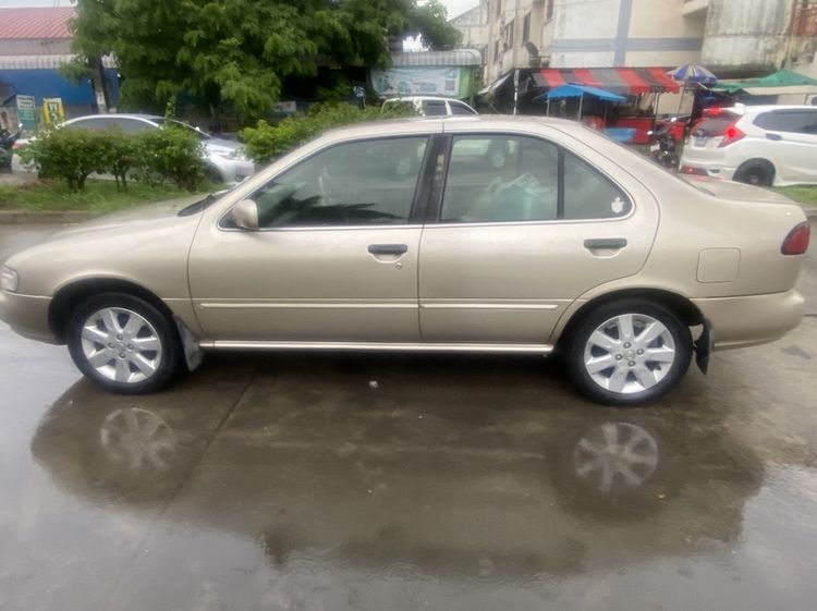 รถ Nissan Sunny 1.6 Super GL Saloon สี บรอนซ์ทอง