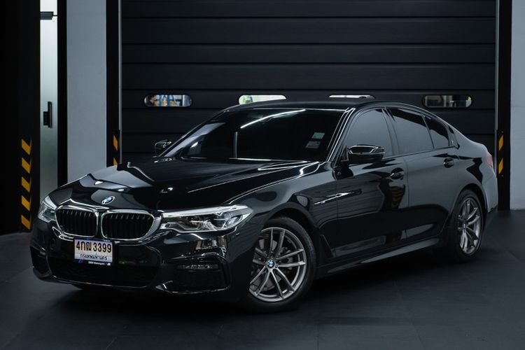 รถ BMW Series 5 520d สี ดำ