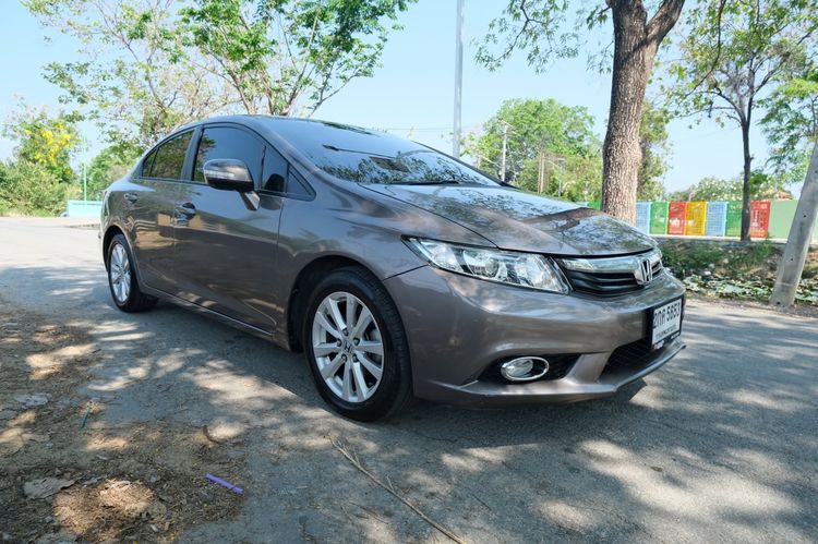 Honda Civic FB 1.8E NAVI สีน้ำตาล เบาะหนังสีครีม เกียร์ออโต้ ปี 2013 