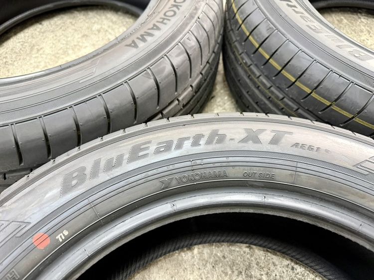 ยางถอดป้ายแดงขอบ 17” ยี่ห้อ YOKOHAMA รุ่น BLUEARTH XT ขนาด 215-60R15 ปี 26 สีเส้นตุ่มหน้ายางยังอยู่ครบ รูปที่ 2