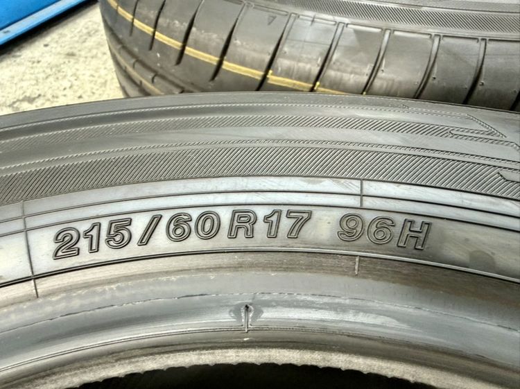 ยางถอดป้ายแดงขอบ 17” ยี่ห้อ YOKOHAMA รุ่น BLUEARTH XT ขนาด 215-60R15 ปี 26 สีเส้นตุ่มหน้ายางยังอยู่ครบ รูปที่ 4