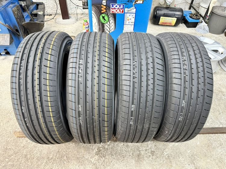 ยางถอดป้ายแดงขอบ 17” ยี่ห้อ YOKOHAMA รุ่น BLUEARTH XT ขนาด 215-60R15 ปี 26 สีเส้นตุ่มหน้ายางยังอยู่ครบ รูปที่ 9