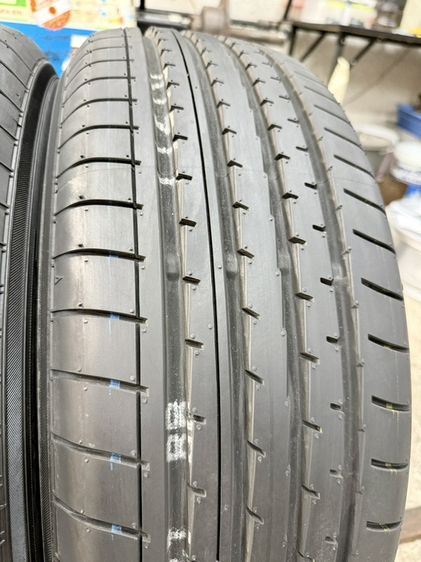 ยางถอดป้ายแดงขอบ 17” ยี่ห้อ YOKOHAMA รุ่น BLUEARTH XT ขนาด 215-60R15 ปี 26 สีเส้นตุ่มหน้ายางยังอยู่ครบ รูปที่ 8