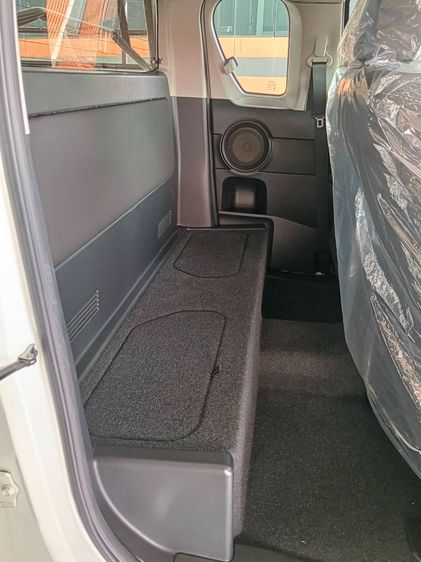 รถ Toyota Hilux Revo 2.4 J สี ขาว