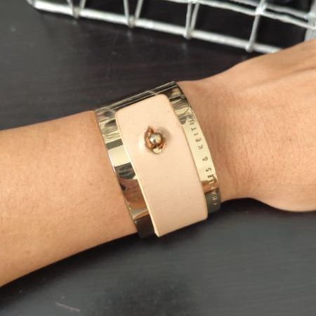 กำไลสายหนังอะไหล่สีทอง CHARLES KEITH มือสองขายตามสภาพ รูปที่ 2